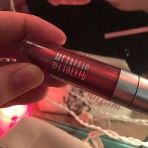 Liquid metallic lipstick